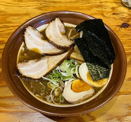 究極のにぼし味噌らーめん 人間ばんざいのラーメン写真