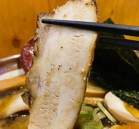 究極のにぼし味噌らーめん 人間ばんざいのラーメン写真