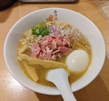 金目鯛らぁ麺 鳳仙花のラーメン写真