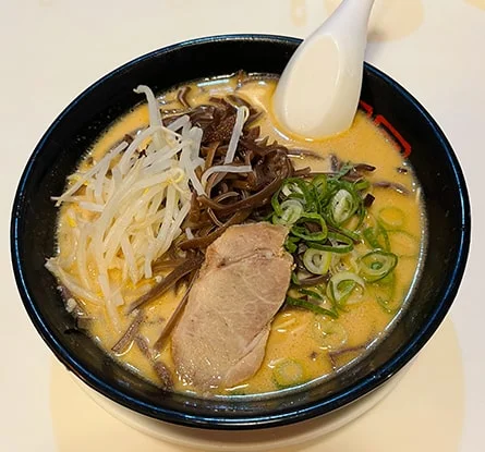 博多天神 新宿東口駅前店のラーメン写真