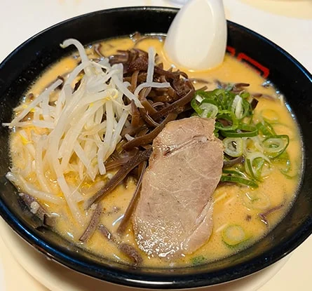 博多天神 新宿東口駅前店のラーメン写真