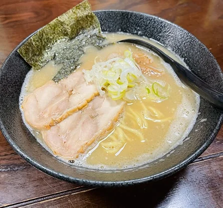 頑固麺飯魂 気むずかし家のラーメン写真