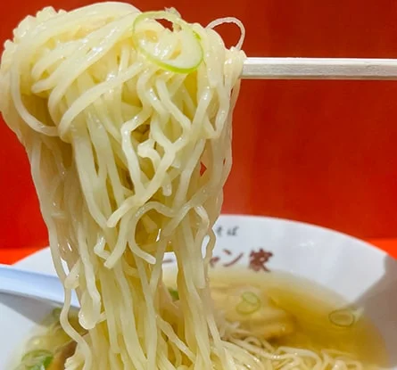 ラーチャン家 バスセンター店のラーメン写真