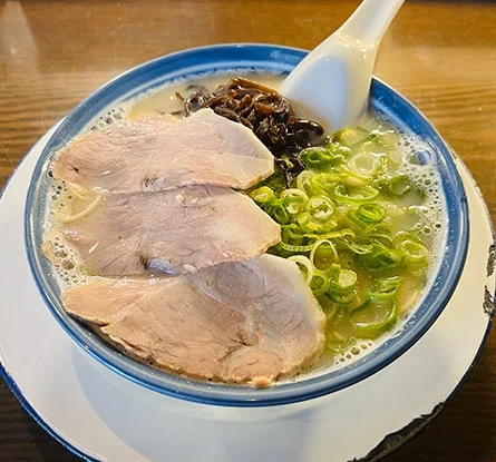 博多ラーメン しばらく 日本橋店のラーメン写真