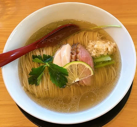 中華蕎麦 鳴神食堂のラーメン写真