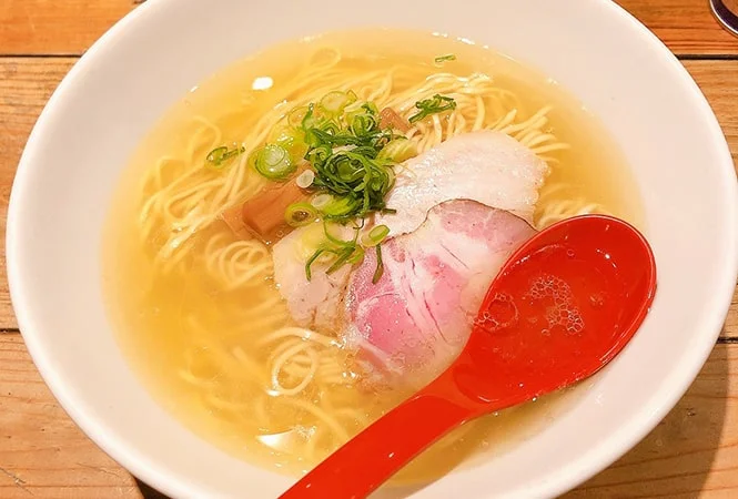 麺屋 翔 西新宿本店（西新宿駅）のラーメン写真