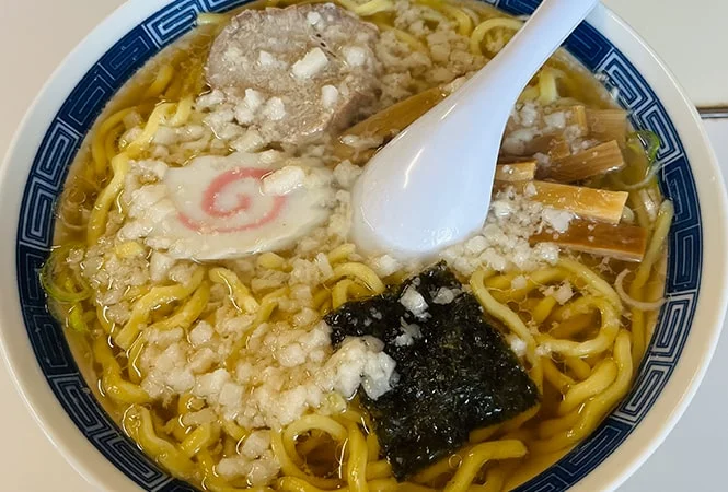 花岡食堂（燕市）の燕三条背脂ラーメン写真