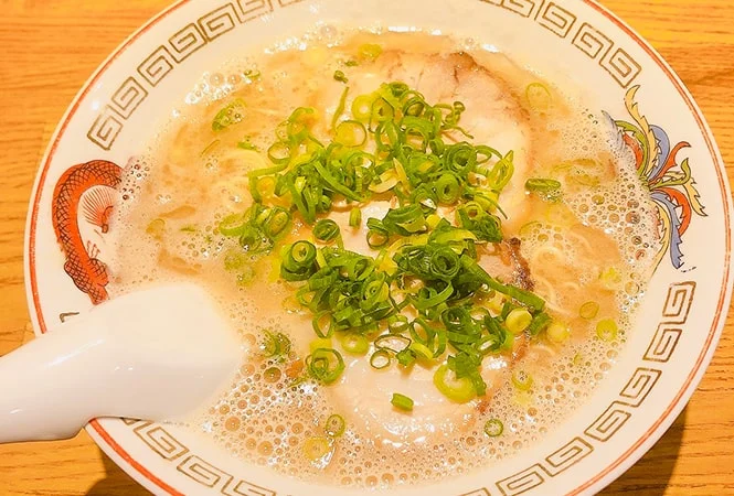 博多ラーメン でぶちゃん 高田馬場本店のラーメン写真